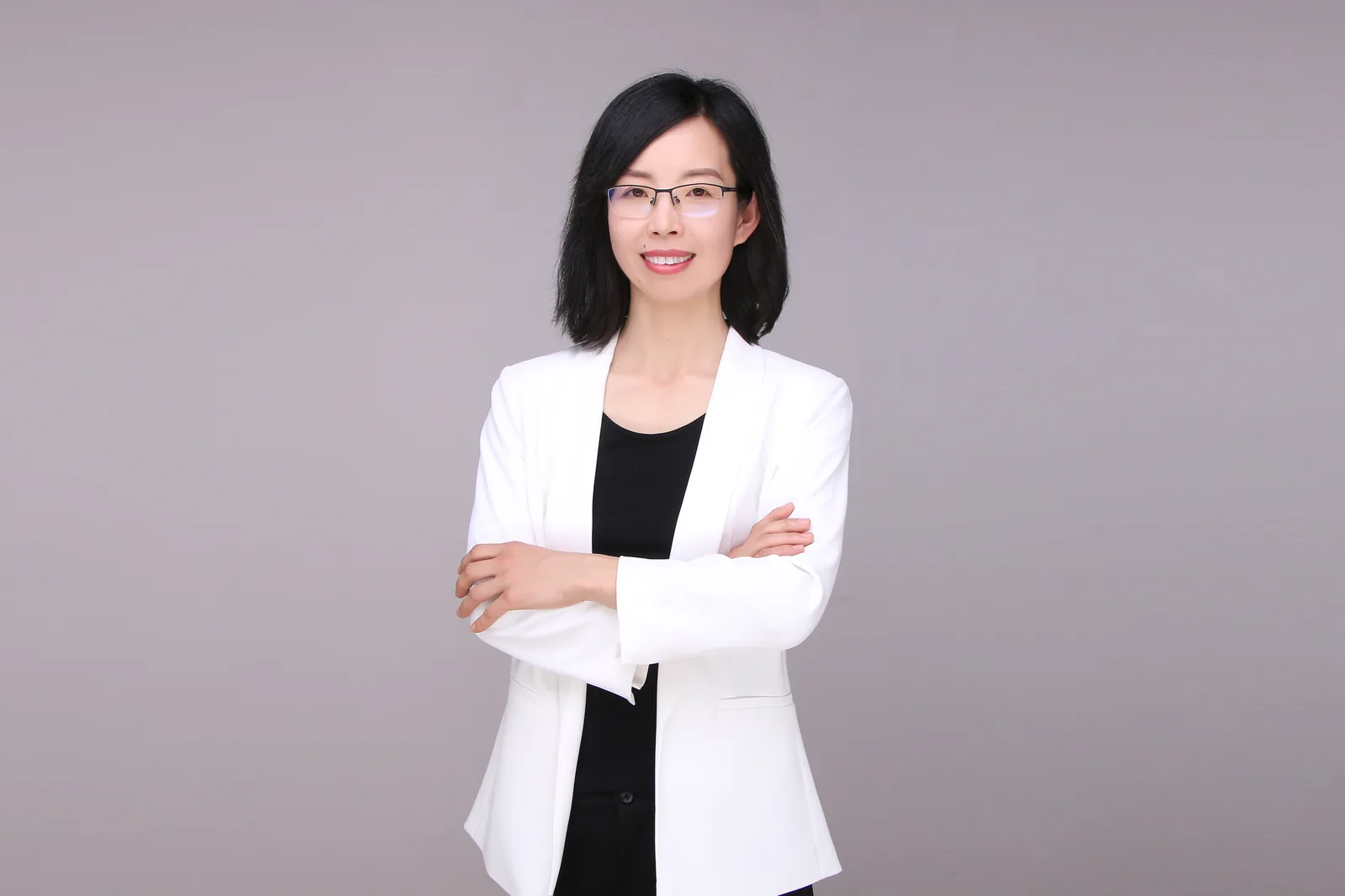 刘霞律师正装形象照